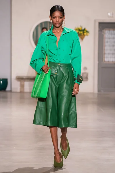 Look 25
